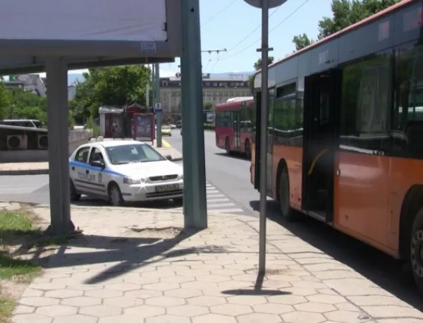 Товарен бус се блъсна в рейс от градския транспорт в Пловдив