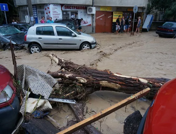 Поне десет жертви след потопа във Варна*