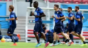 Албания си уреди контрола със световен шампион