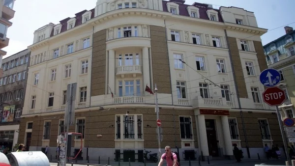 БНБ удължава срока на специалния надзор върху КТБ и ТБ "Виктория"  