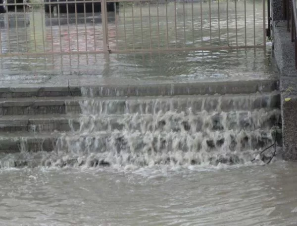 Бургас пред нови наводнения, червен код за утре
