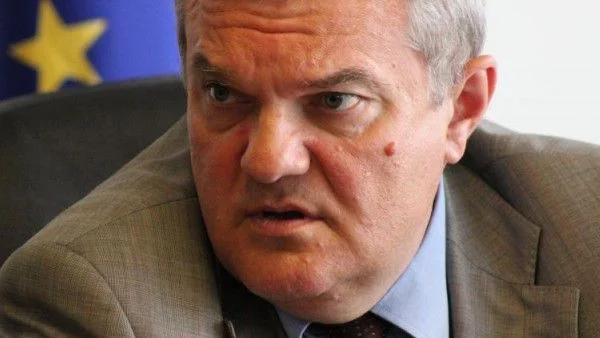 "Сдобряването" между АБВ и БСП зацикли 