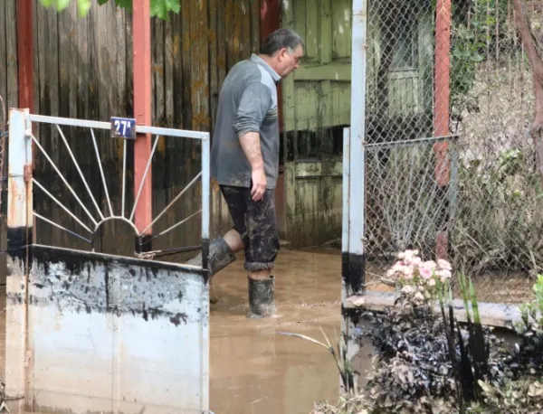 Пороен дъжд отново наводни къщи в Добрич