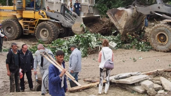 Намериха тяло на дете под развалините във Варна