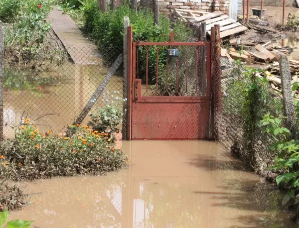 В Добрич остава бедственото положение, в момента вали пороен дъжд*