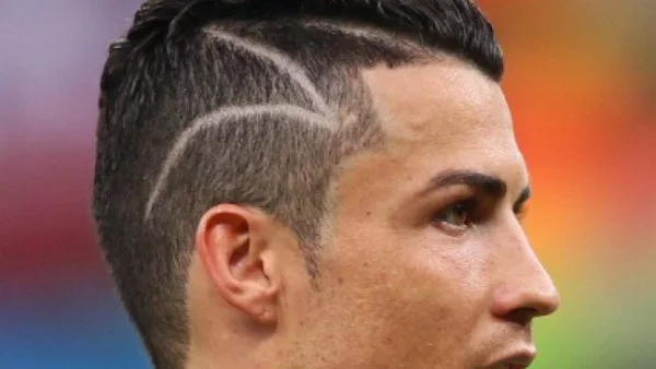 Новата прическа на Кристиано - суета или благороден жест?