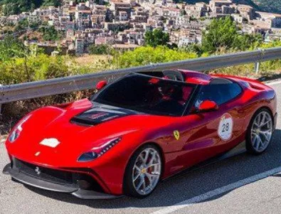 Представиха официално Ferrari F12 TRS