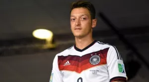 Арсенал отрече лошата новина за Йозил