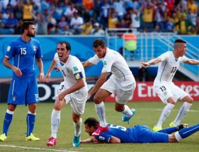 Уругвай проля италианска кръв, но стигна до осминафинала