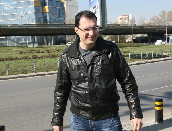 Столичен зам.-кмет ходи "на гости" на депутатка, чийто съпруг ремонтира спирки в София