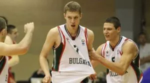 Първо в Sportline.bg! Скаути на Детройт гледаха Везенков 