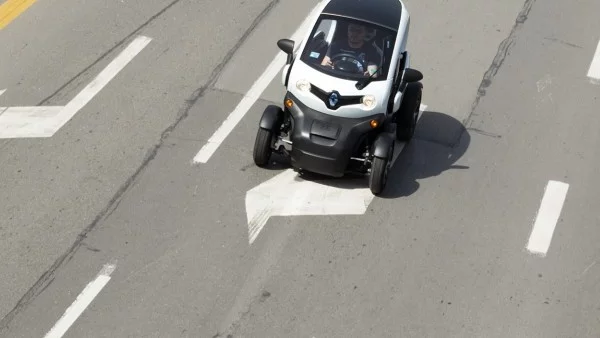 Renault Twizy: Автомобилният аналог на Лейди Гага (тест-драйв)