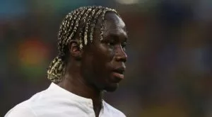 Бакари Саня с контузия след финтовете на Миланов