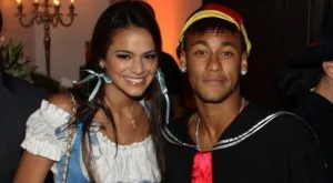 Неймар влезе в кожата на Батман и нагушка Жената-котка