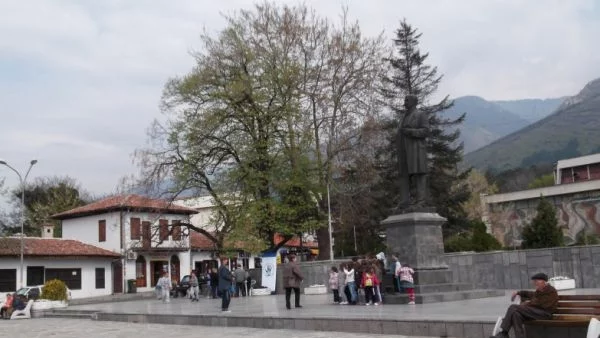 Жители на Сопот отново блокират Подбалканския път