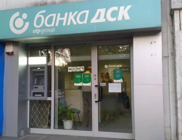 Банка ДСК нареди проверка след твърдения на осъждан, че има данни на клиенти