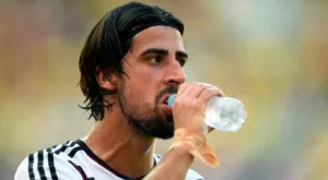 И Манчестър Сити се нареди на опашката за Кедира