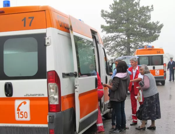 Петима души ранени в тежка катастрофа край Якоруда