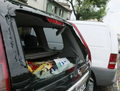 Ремонтите на ударени от градушката коли в София може да продължат до 2015 година