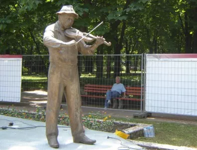 Откриват статуята на Тодор Колев в Шумен в петък