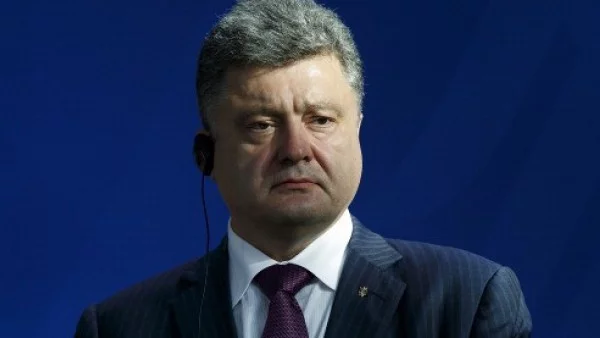 Порошенко нарече изборите в Донбас фарс