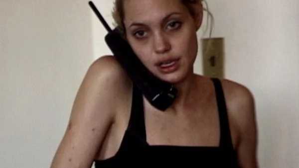 Вижте Анджелина Джоли като наркозависима