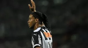 Магьосникът Роналдиньо: Няма да се пенсионирам