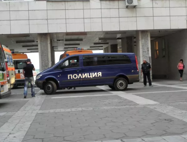 Евакуираха молове в София и Бургас