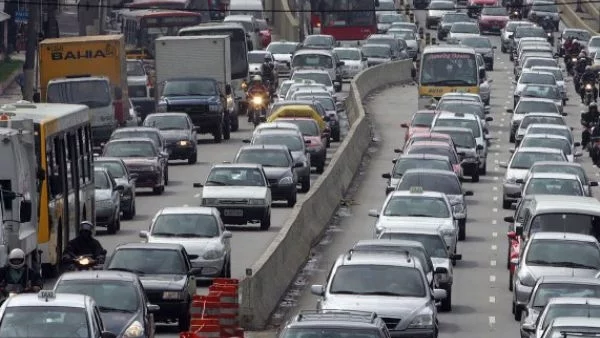 Движението във Варна е затруднено заради огромни задръствания