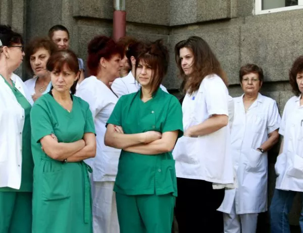 Над 800 медицински сестри напуснали България за година 