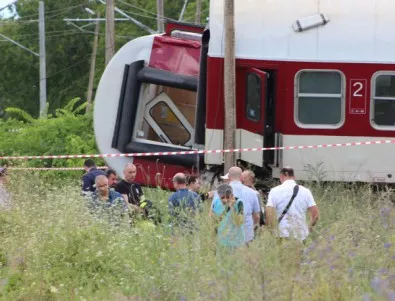Бързият влак София-Варна дерайлира, машинистът загина*