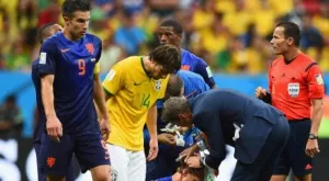 Максуел: Трудно се играе срещу Меси и Неймар