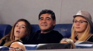 Марадона взима 24-годишна, иска папата да ги венчае