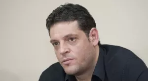 Гибона показа твърда ръка, но дали тя не му реже клона?