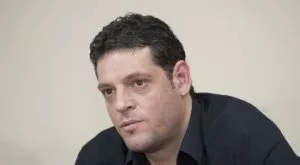 {{ otherArticle[0].article.title }}