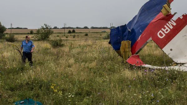 Откриха отломки от руска ракета "Бук" на мястото на катастрофата на MH17