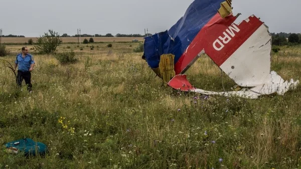 Ясна е самоличността на 225 от 298 души, загинали на борда на MH17