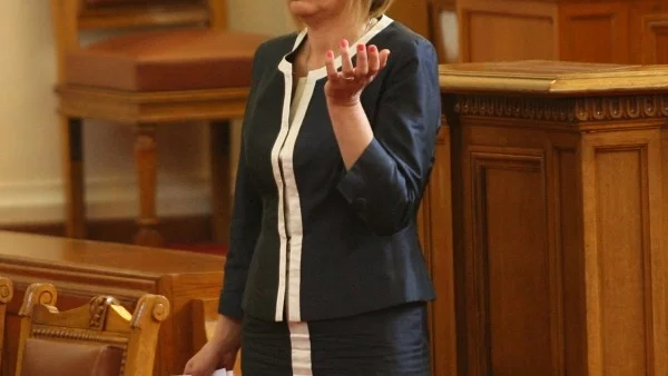 Манолова: Новият лидер трябва да обедини БСП