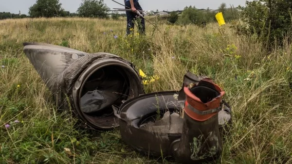 Бунтовниците пуснаха международните експерти при разбилия се MH17