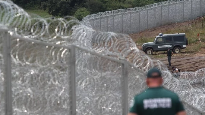 Трафиканти на бежанци действат в комбина с български полицаи