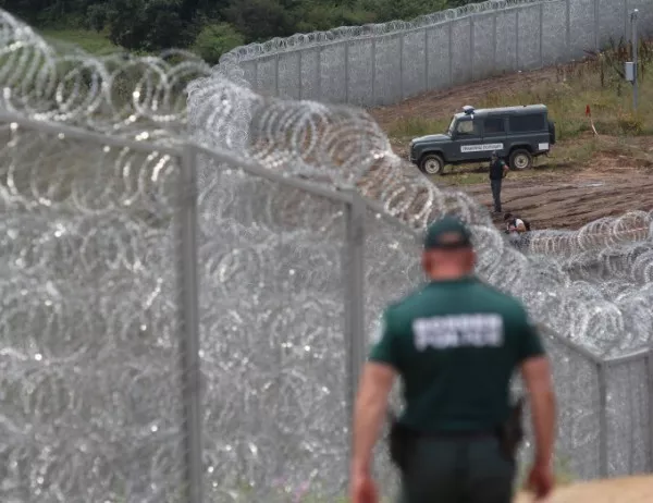 МВР не отговаряло за ремонти на оградата на границата
