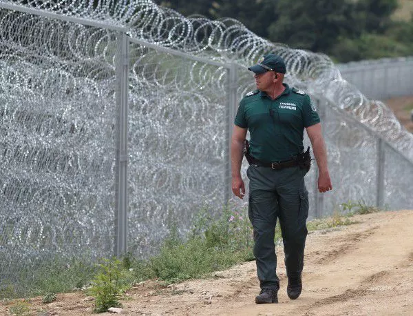През май започва строителството на ограда по границата 