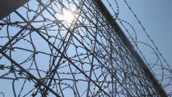 Правителството одобри допълнителни разходи за оградата по границата