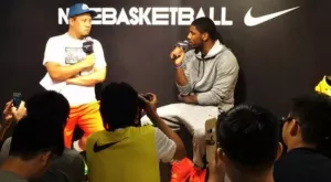 Стотици в Хонгконг се тълпят в магазин за автограф от ЛеБрон 