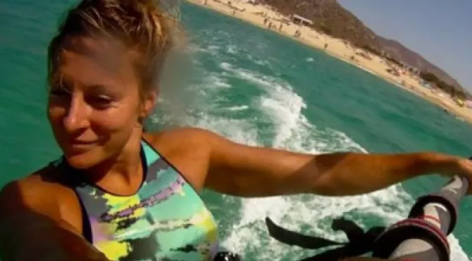 Сани Жекова: Карах сърф сред акули