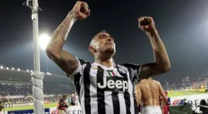 Видал се завръща в игра, вижте стартовите състави на Юве и Борусия