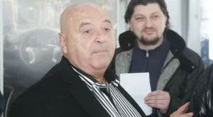 {{ otherArticle[0].article.title }}