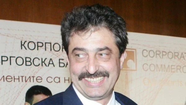 Цветан Василев няма да се върне скоро в България, твърди адвокатът му