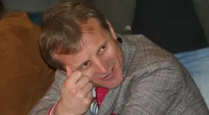 {{ otherArticle[0].article.title }}