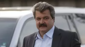 {{ otherArticle[0].article.title }}